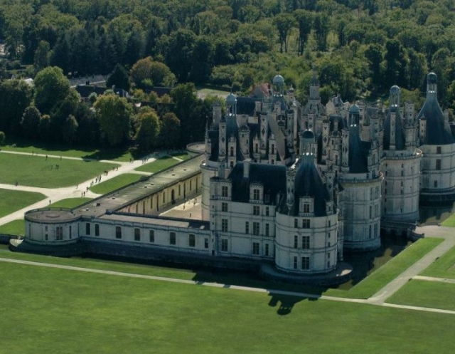  View of the Château de Chambord by helicopter 